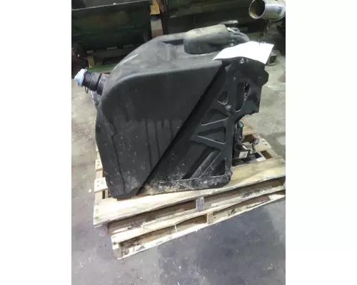 PETERBILT 579 DEF TANK