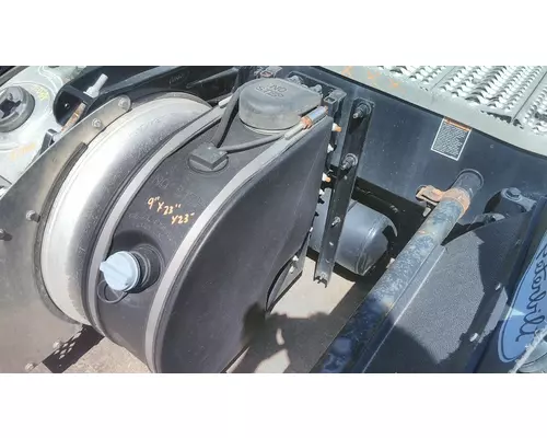 PETERBILT 579 DEF TANK