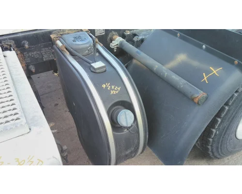PETERBILT 579 DEF TANK