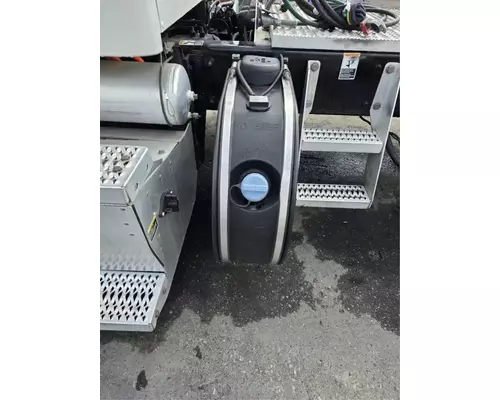 PETERBILT 579 DEF Tank