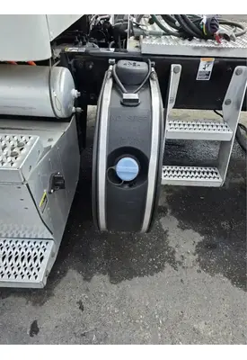 PETERBILT 579 DEF Tank