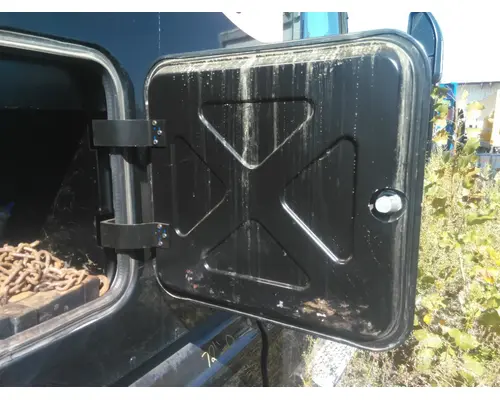 PETERBILT 579 DOOR, COMPARTMENT