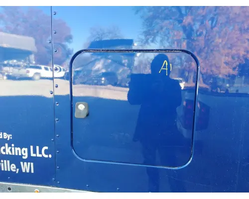 PETERBILT 579 DOOR, COMPARTMENT