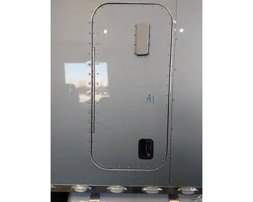 PETERBILT 579 DOOR, COMPARTMENT