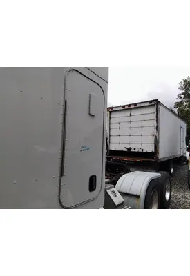 PETERBILT 579 DOOR, COMPARTMENT