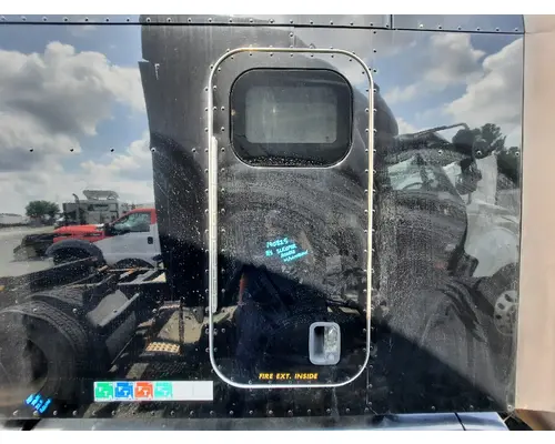 PETERBILT 579 DOOR, COMPARTMENT