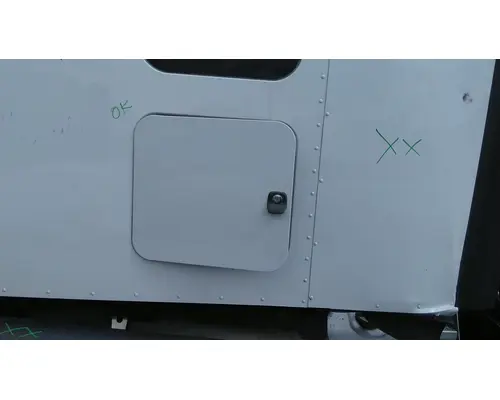 PETERBILT 579 DOOR, COMPARTMENT