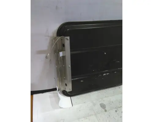 PETERBILT 579 DOOR, COMPARTMENT