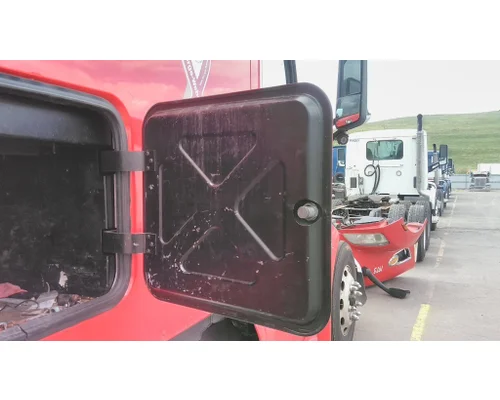 PETERBILT 579 DOOR, COMPARTMENT