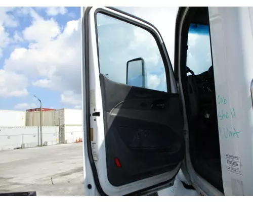 PETERBILT 579 DOOR ASSEMBLY, FRONT