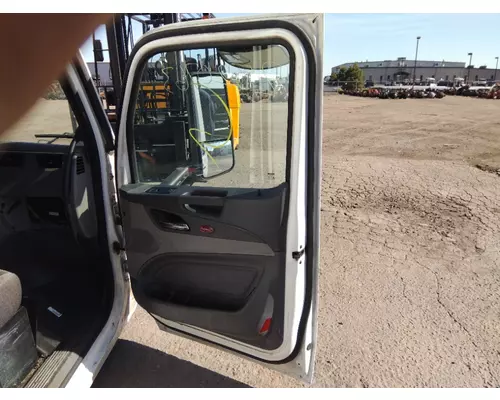 PETERBILT 579 DOOR ASSEMBLY, FRONT