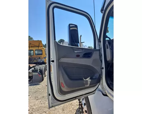 PETERBILT 579 DOOR ASSEMBLY, FRONT