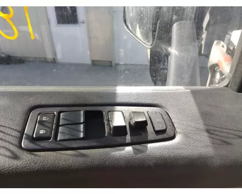 PETERBILT 579 DOOR ASSEMBLY, FRONT
