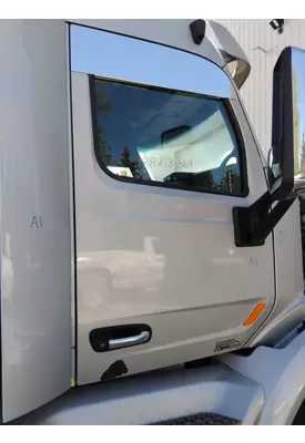 PETERBILT 579 DOOR ASSEMBLY, FRONT