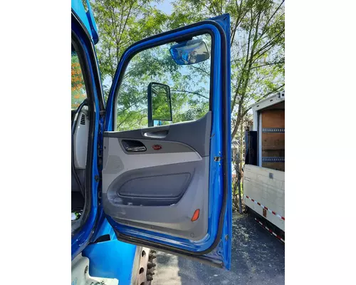 PETERBILT 579 DOOR ASSEMBLY, FRONT
