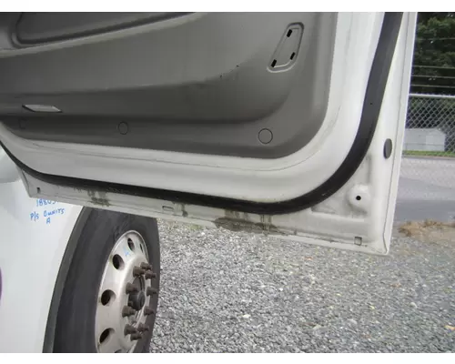 PETERBILT 579 DOOR ASSEMBLY, FRONT