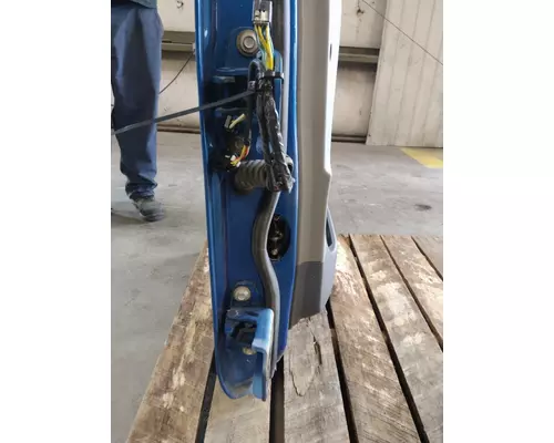 PETERBILT 579 DOOR ASSEMBLY, FRONT