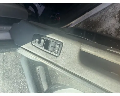 PETERBILT 579 DOOR-FRONT