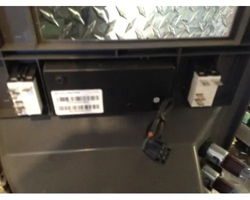 PETERBILT 579 Dash  Console Switch