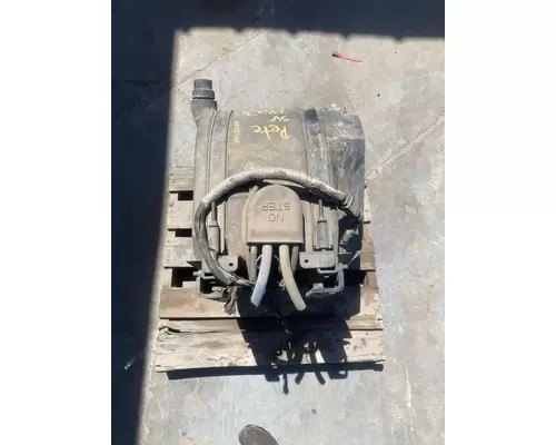 PETERBILT 579 Def Tank