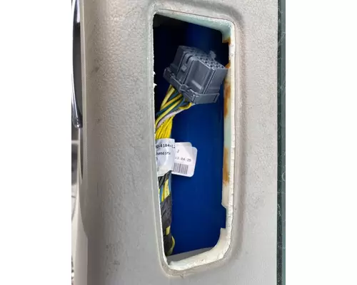 PETERBILT 579 Door Assembly, Front