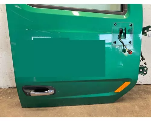 PETERBILT 579 Door Assembly, Front