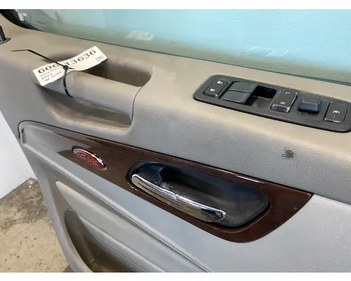 PETERBILT 579 Door Assembly, Front
