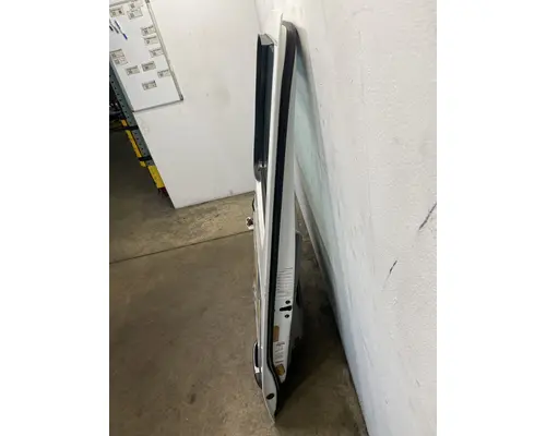PETERBILT 579 Door Assembly, Front