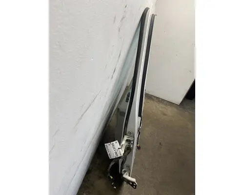 PETERBILT 579 Door Assembly, Front