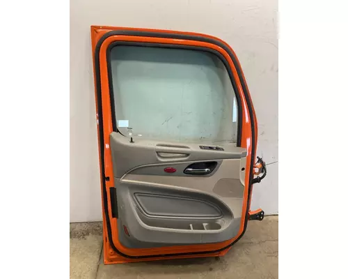 PETERBILT 579 Door Assembly, Front