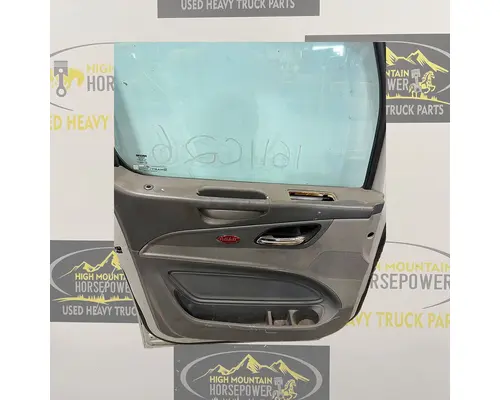 PETERBILT 579 Door Assembly, Front