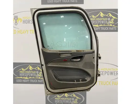 PETERBILT 579 Door Assembly, Front