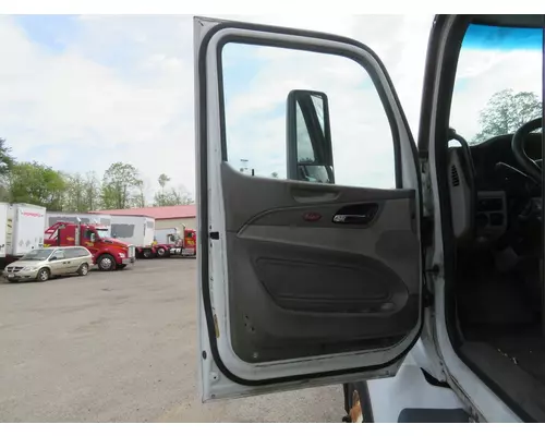 PETERBILT 579 Door Assembly, Front