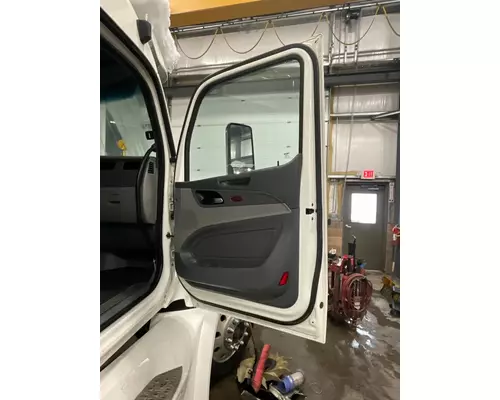 PETERBILT 579 Door Assembly, Front