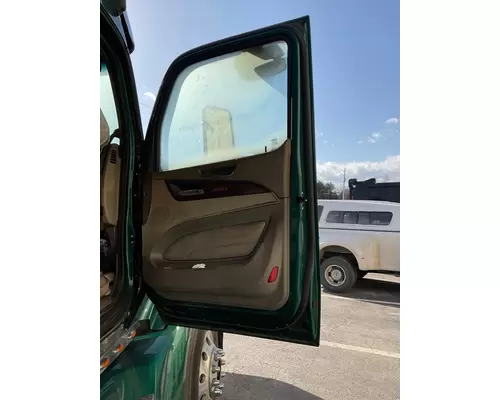 PETERBILT 579 Door Assembly, Front