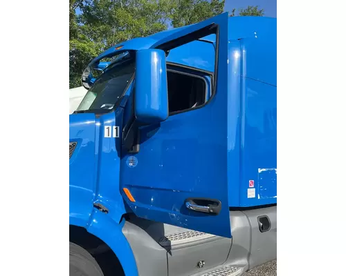 PETERBILT 579 Door Assembly, Front