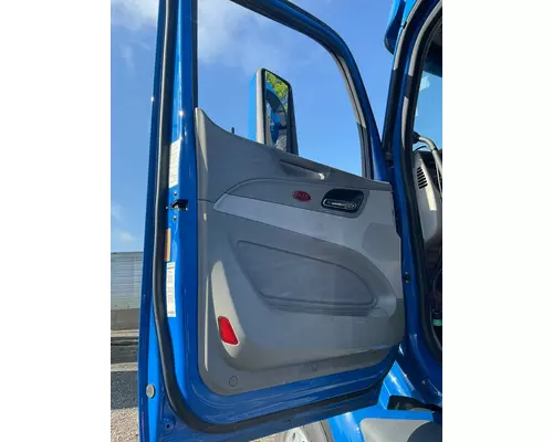 PETERBILT 579 Door Assembly, Front