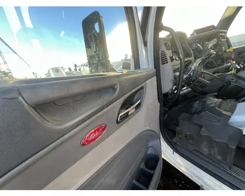 PETERBILT 579 Door Assembly, Front