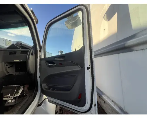 PETERBILT 579 Door Assembly, Front