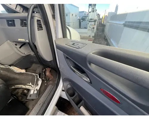 PETERBILT 579 Door Assembly, Front
