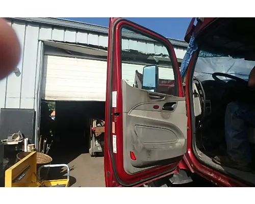 PETERBILT 579 Door Assembly, Front
