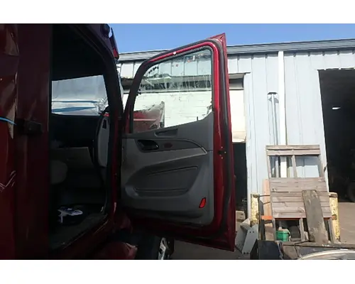 PETERBILT 579 Door Assembly, Front