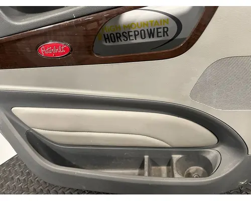 PETERBILT 579 Door Panel (Trim)