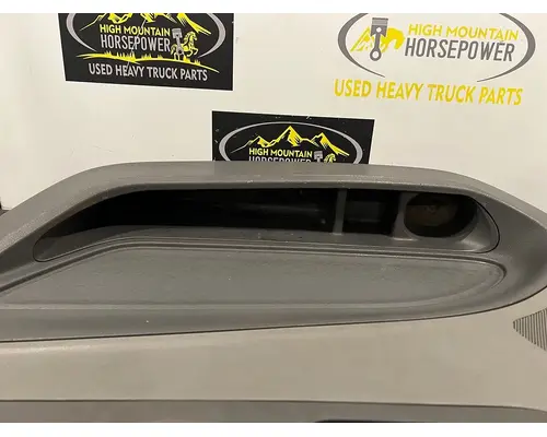 PETERBILT 579 Door Panel (Trim)