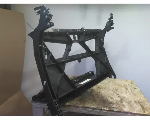 PETERBILT 579 FAIRING BRACKETMOUNT