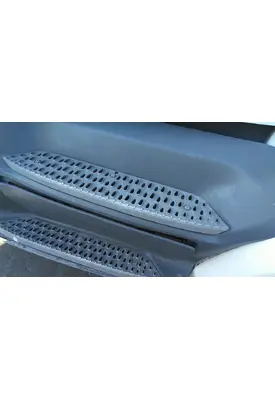 PETERBILT 579 FAIRING STEP