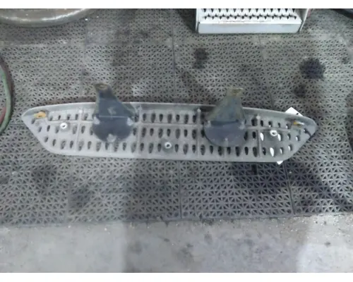 PETERBILT 579 FAIRING STEP