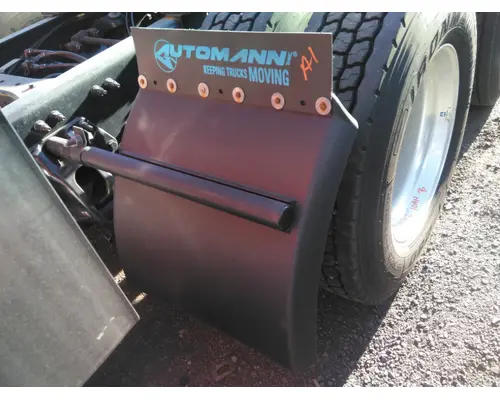 PETERBILT 579 FENDER, QUARTERHALF REAR