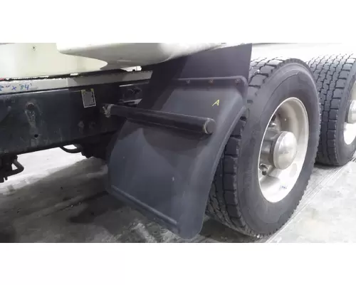 PETERBILT 579 FENDER, QUARTERHALF REAR