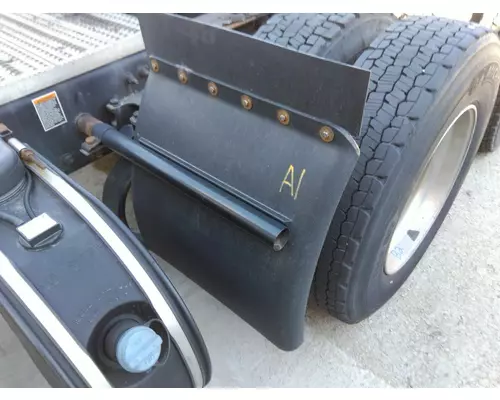 PETERBILT 579 FENDER, QUARTERHALF REAR